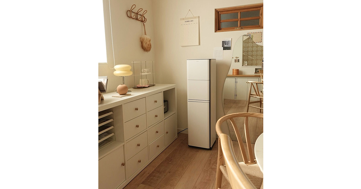 白を基調とした清潔感のあるキッチンの画像