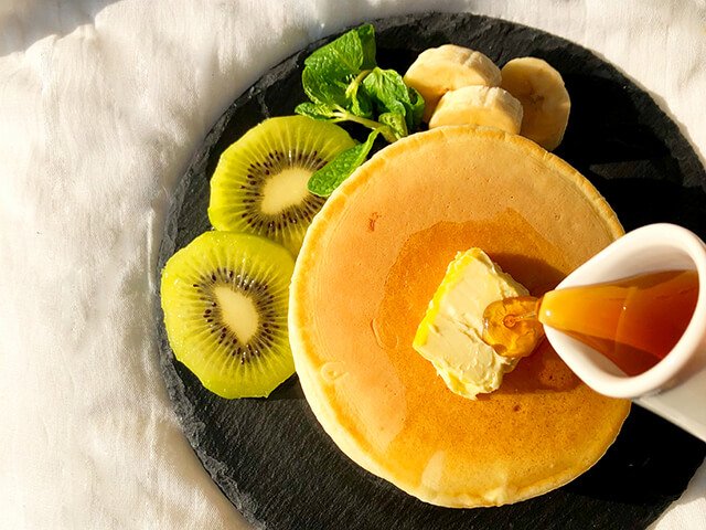 卵 牛乳不使用 ふっくらホットケーキ 天然水ウォーターサーバーはプレミアムウォーター