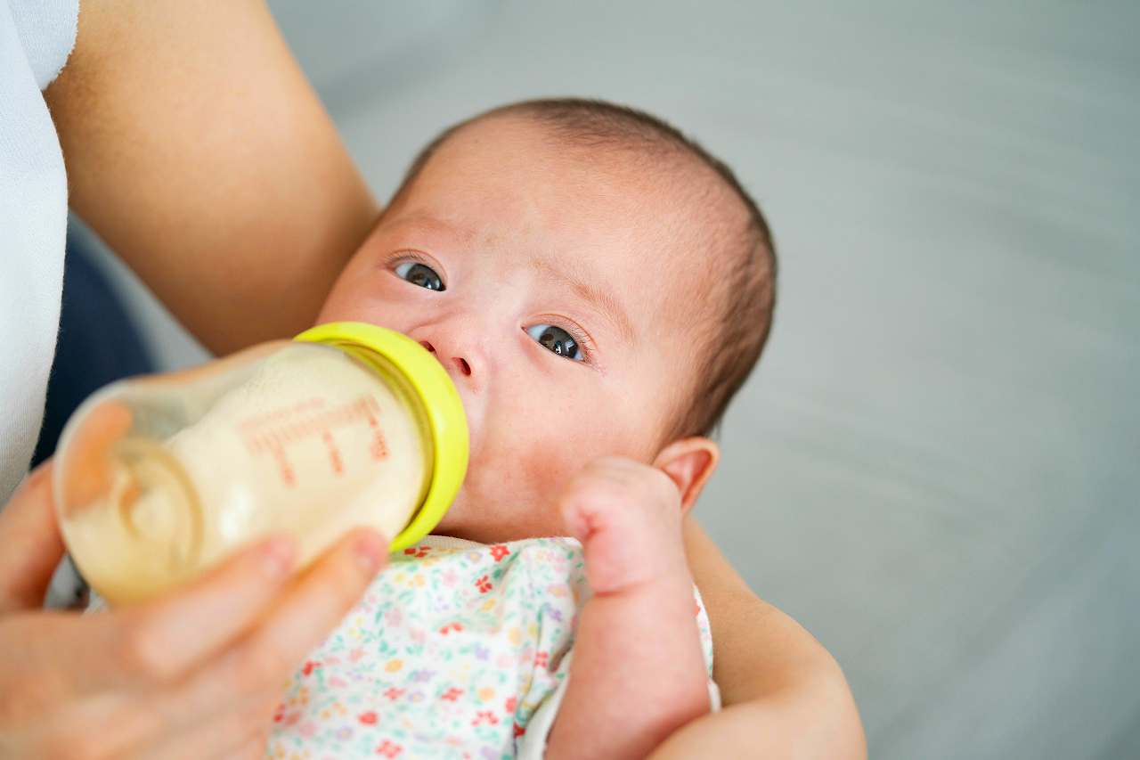 赤ちゃんのミルクのお水はどうしてる ウォーターサーバーがおすすめの理由を紹介 天然水ウォーターサーバーはプレミアムウォーター