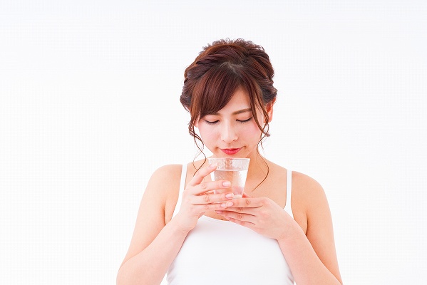 お水を飲むと太るのはウソ？水太りを解消する方法