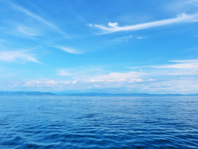 海水にはなぜ塩分が含まれている？濃度や組成も解説