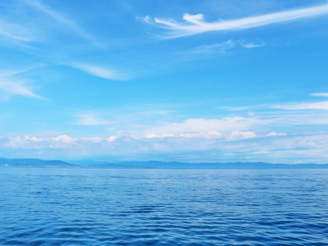 海水にはなぜ塩分が含まれているの?濃度や組成も解説