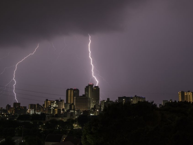 雷対策の重要性｜屋内、屋外それぞれの雷サージ対処法を解説