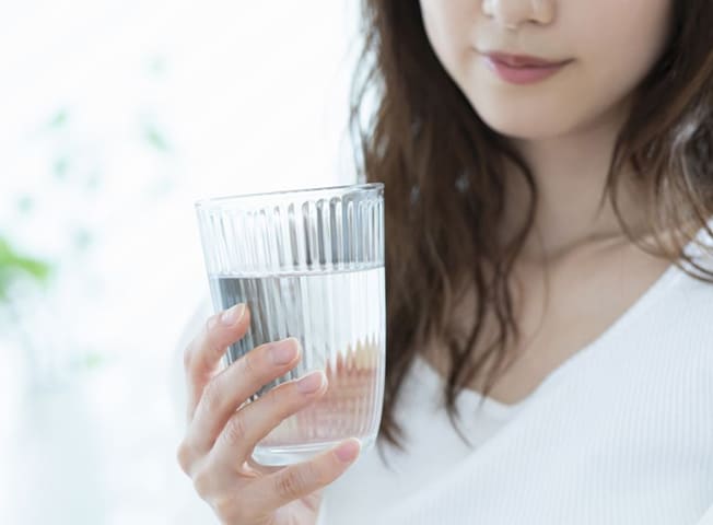 梅雨の時期の水分補給イメージ